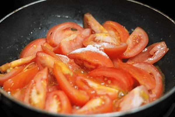 xào cà chua với thịt lợn